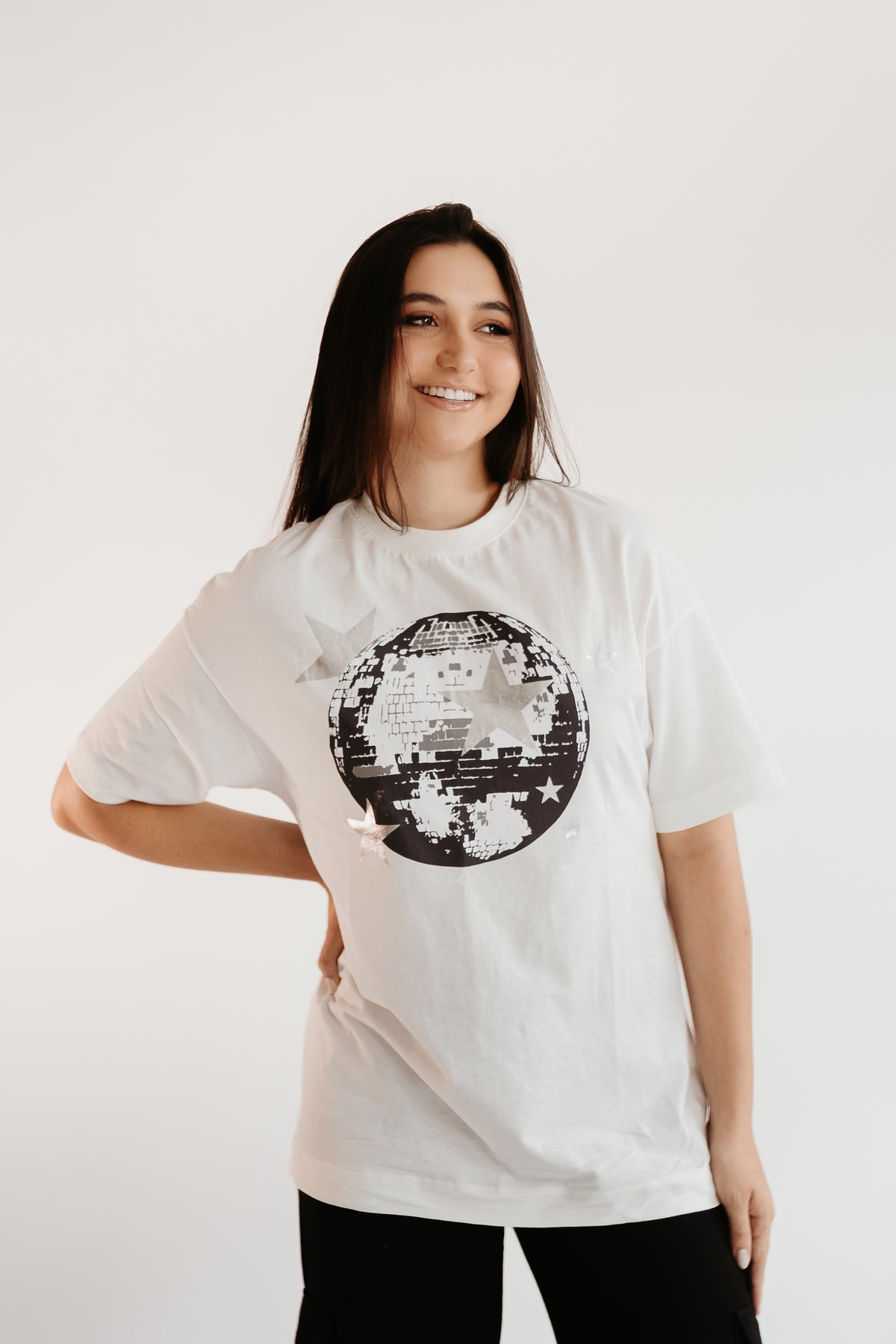 T-shirt branca globo prata